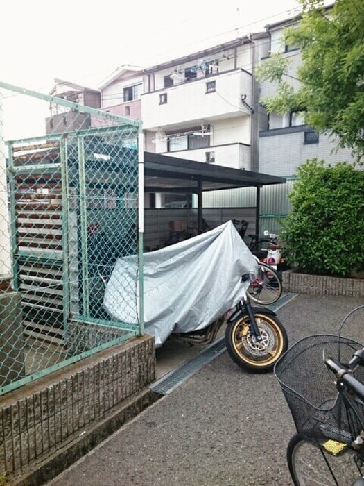 物件外観写真6　(駐輪場)
