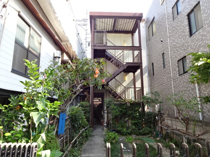 物件外観写真3　(エントランス部分)