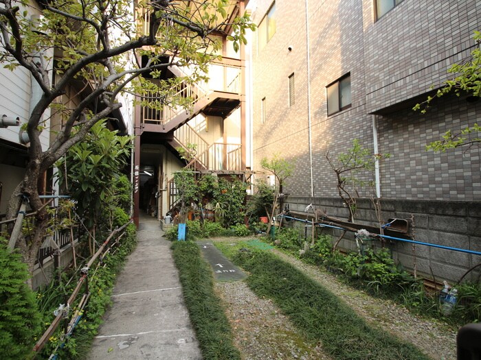 物件外観写真6　(エントランス部分)