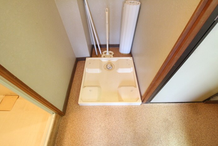 物件内観写真16　(洗濯機置場)