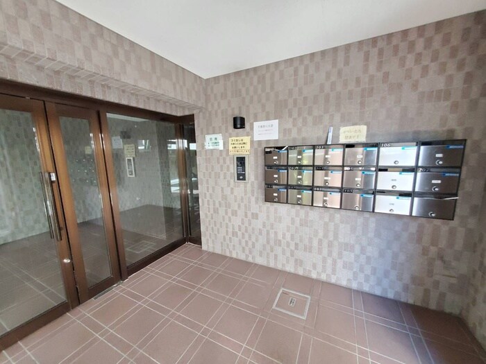 物件外観写真4　(エントランス部分)