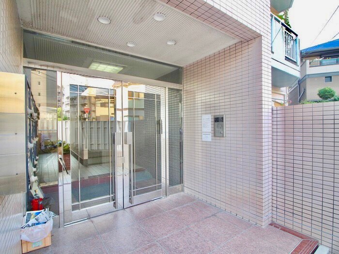 物件外観写真4　(エントランス部分)