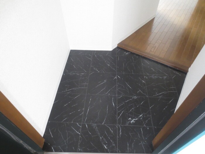 物件内観写真16　(玄関)