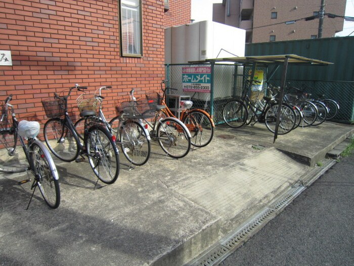 物件外観写真4　(駐輪場)