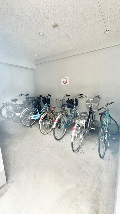 物件外観写真4　(駐輪場)