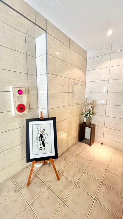 物件外観写真5　(エントランス部分)