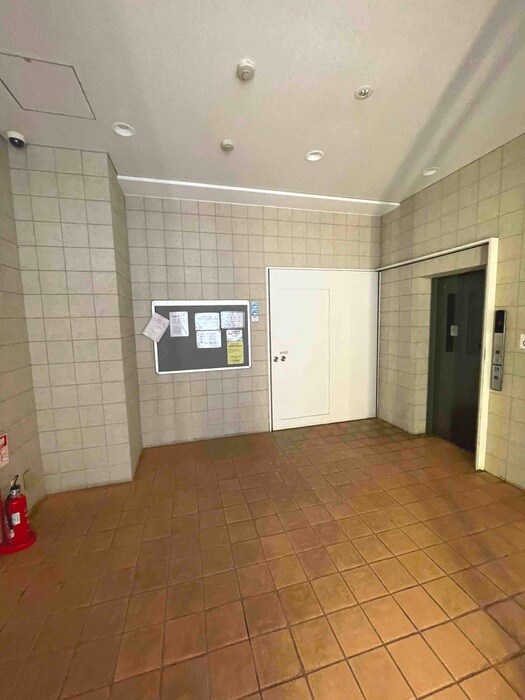 物件外観写真5　(エントランス部分)