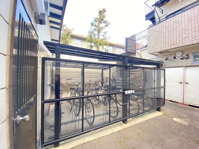 物件外観写真3　(駐輪場)