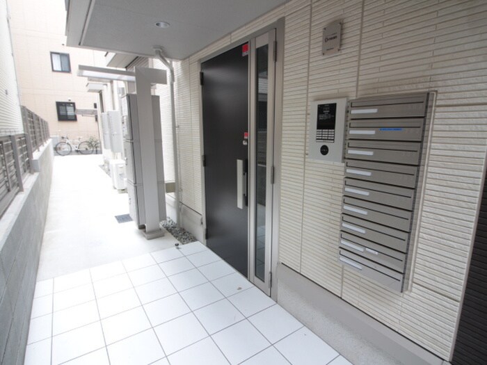 物件外観写真4　(エントランス部分)
