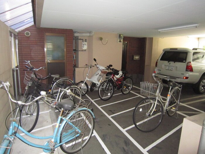 物件外観写真4　(駐輪場)