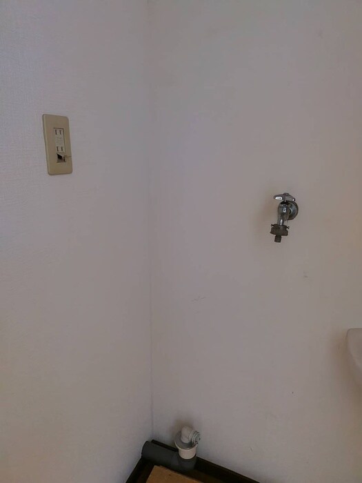 物件内観写真10　(洗濯機置場)