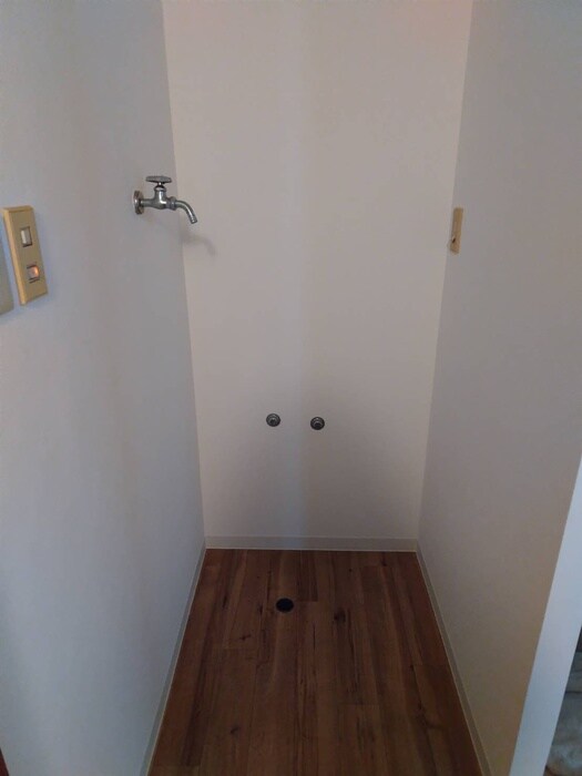 物件内観写真12　(洗濯機置場)