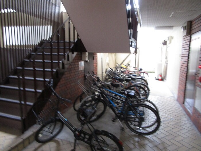 物件外観写真4　(駐輪場)