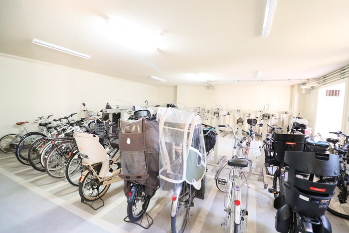 物件外観写真5　(駐輪場)