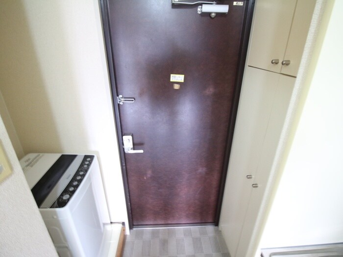物件内観写真5　(玄関)
