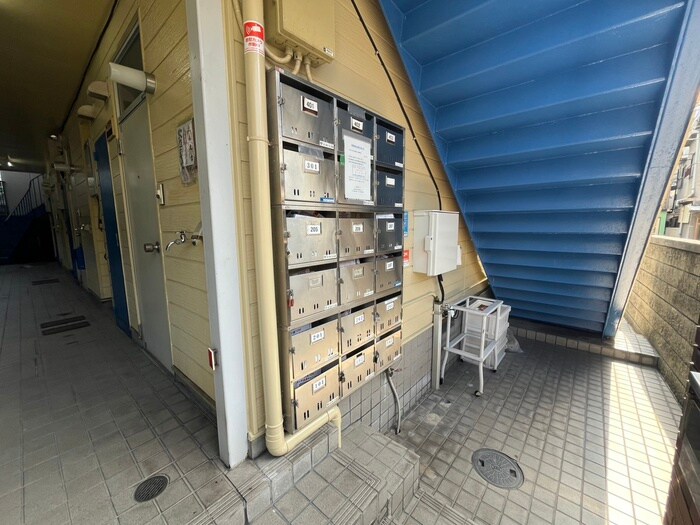 物件外観写真2　(エントランス部分)