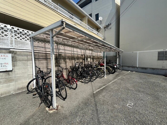 物件外観写真3　(駐輪場)