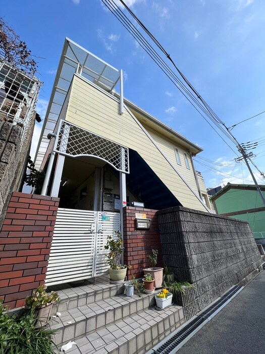 物件外観写真6　(エントランス部分)