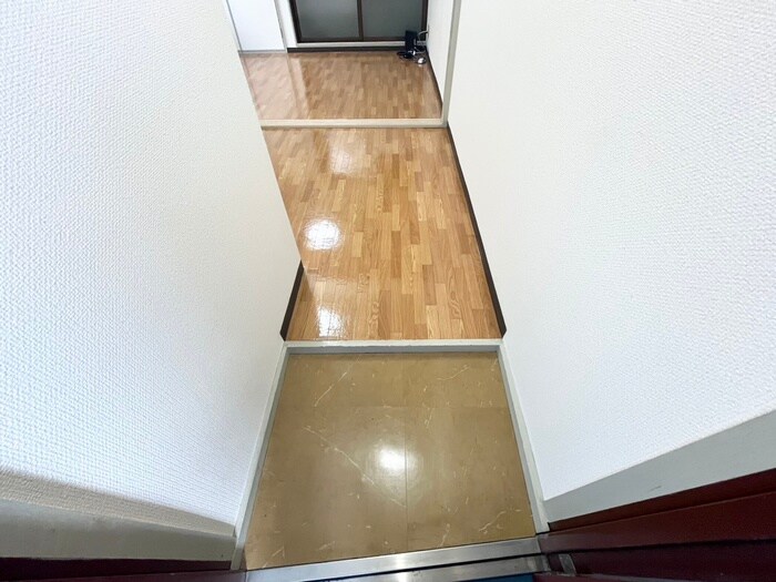 物件内観写真12　(玄関)