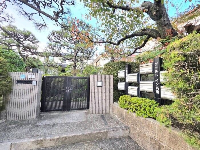 物件外観写真5　(エントランス部分)