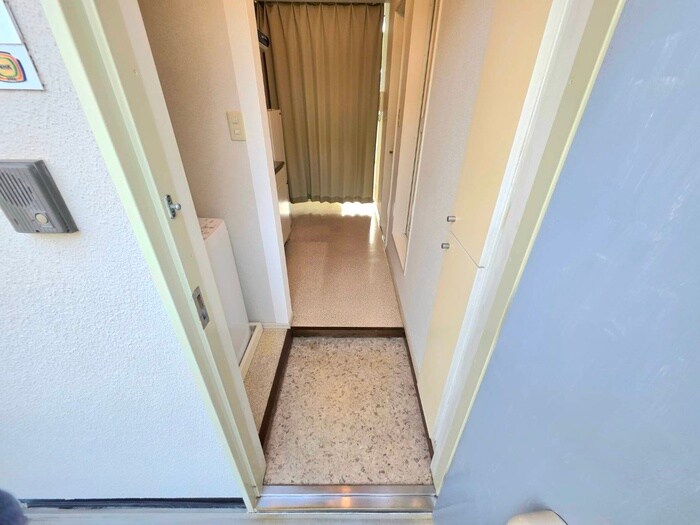 物件内観写真12　(玄関)