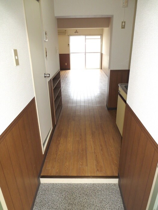 物件内観写真4　(玄関)