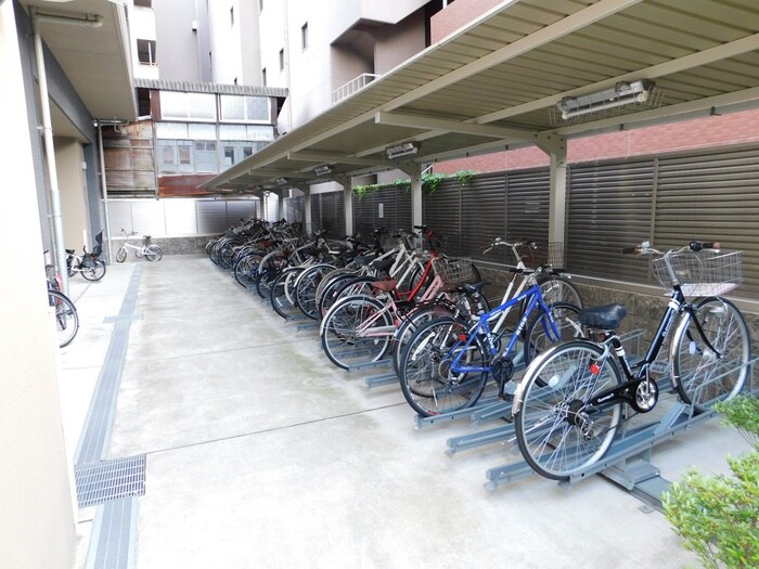 物件外観写真4　(駐輪場)