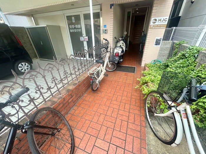 物件外観写真3　(駐輪場)