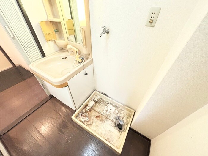 物件内観写真13　(洗濯機置場)