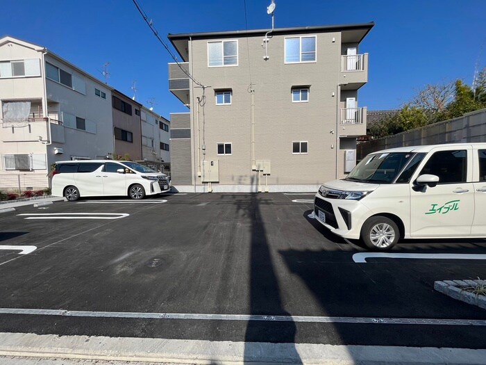物件外観写真4　(駐車場)
