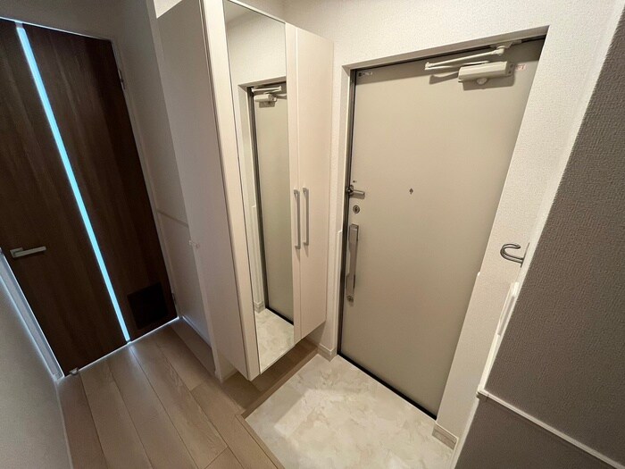 物件内観写真14　(玄関)