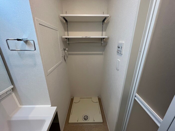 物件内観写真18　(洗濯機置場)