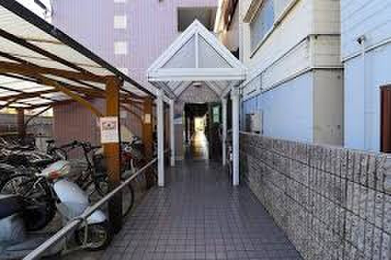 物件外観写真5　(エントランス部分)