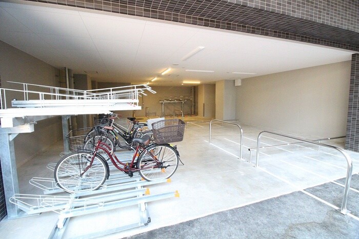 物件外観写真4　(駐輪場)