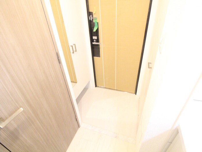物件内観写真13　(玄関)