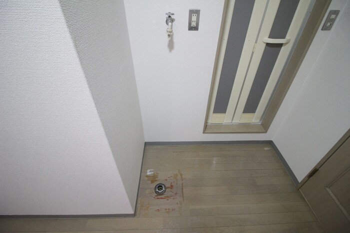 物件内観写真14　(洗濯機置場)