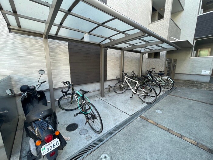 物件外観写真2　(駐輪場)