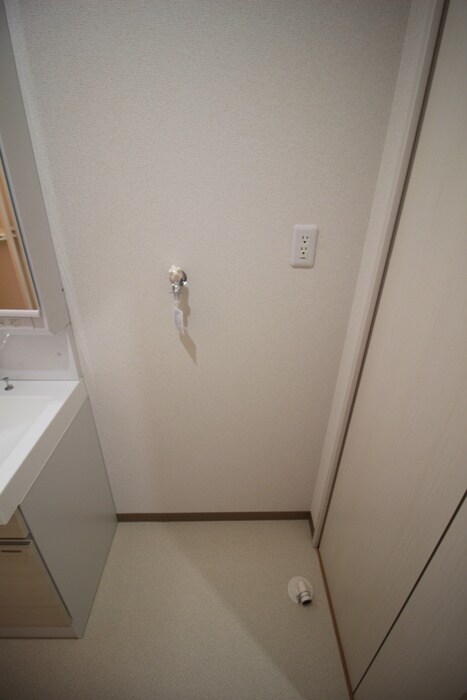 物件内観写真16　(洗濯機置場)