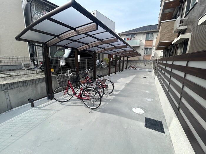 物件外観写真4　(駐輪場)