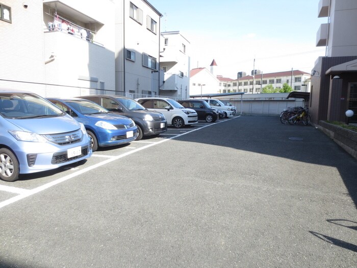 物件外観写真4　(駐車場)