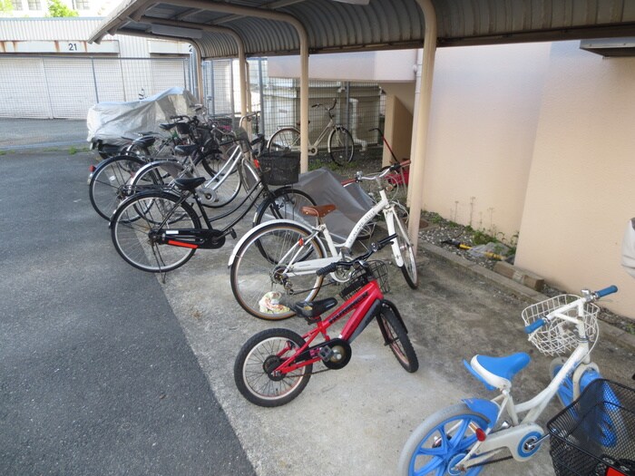 物件外観写真5　(駐輪場)