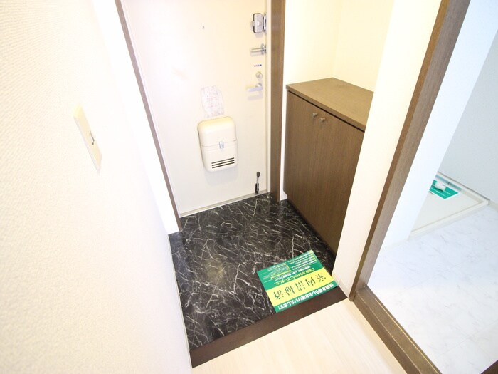 物件内観写真14　(玄関)