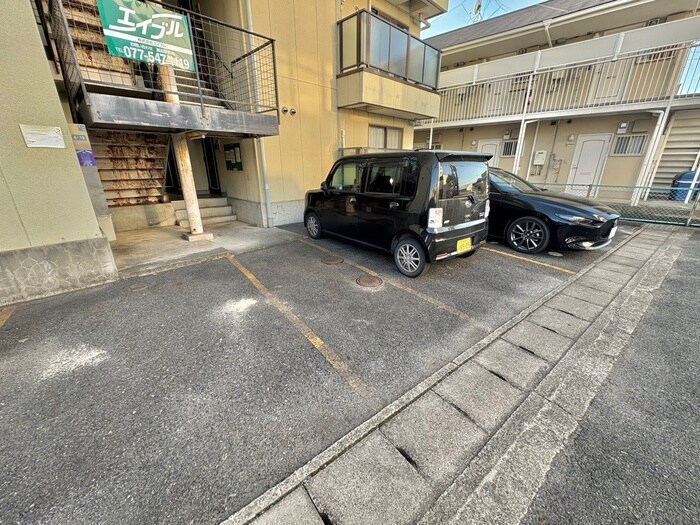 物件外観写真2　(駐車場)