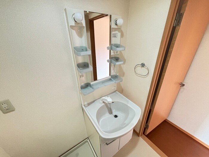 物件内観写真8　(洗面)