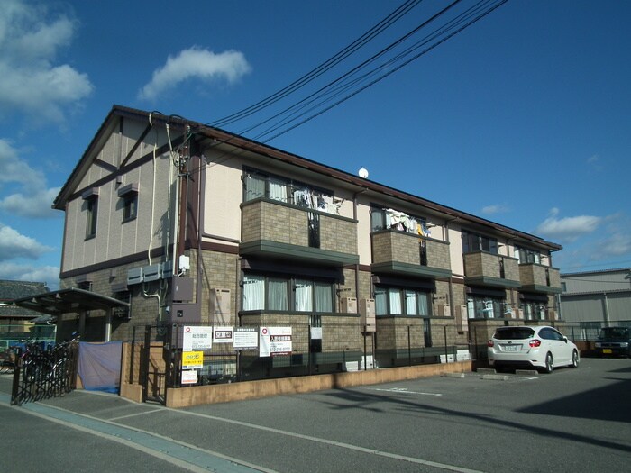 物件外観写真4　(駐車場)