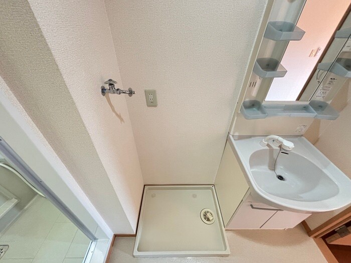 物件内観写真9　(洗濯機置場)