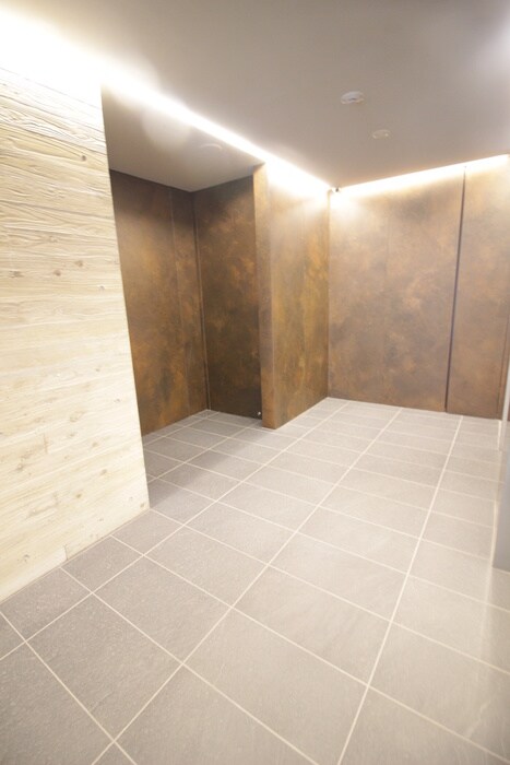 物件外観写真4　(エントランス部分)