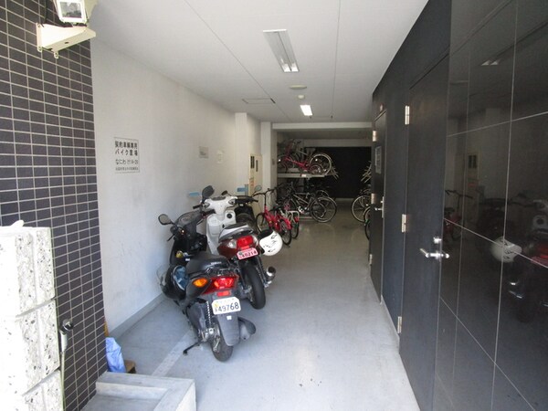 バイク置き場