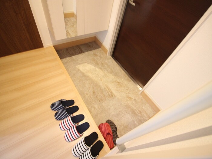 物件内観写真18　(玄関)