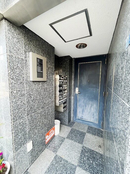 物件外観写真3　(エントランス部分)
